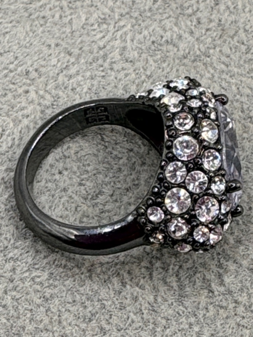 Givenchy Crystal Cocktail Ring Size 6.75 Gunmetal Diamond Shaped Oblong - Picture 3 of 8